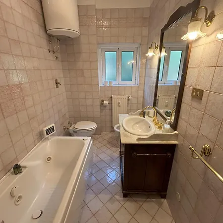 Affitto Turistico Via Bonomea 219-1 Appartamento