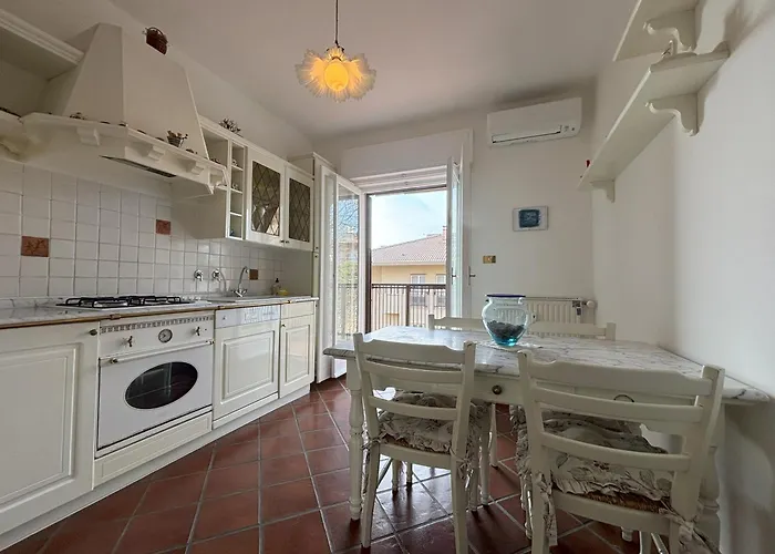 Affitto Turistico Via Bonomea 219-1 Триест